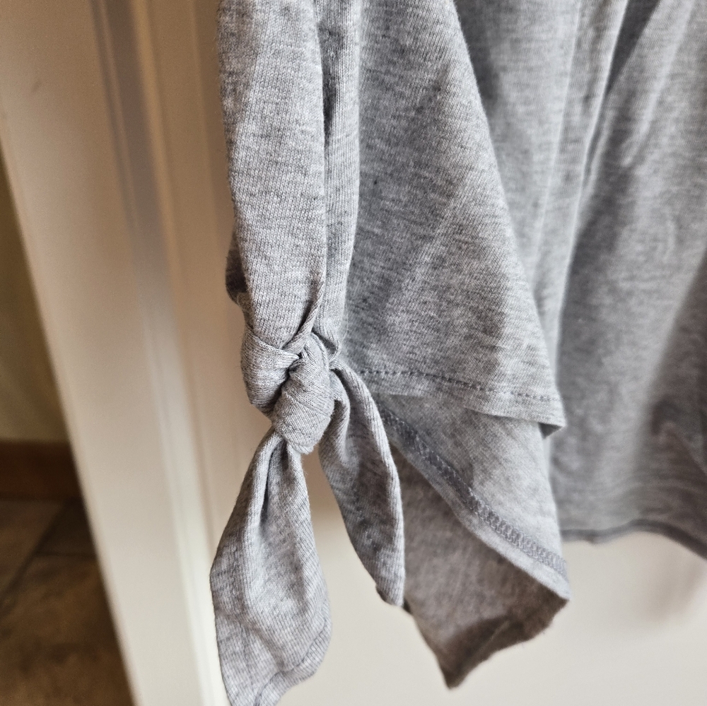Gray Sleeveless Romper - Picture 5 of 6